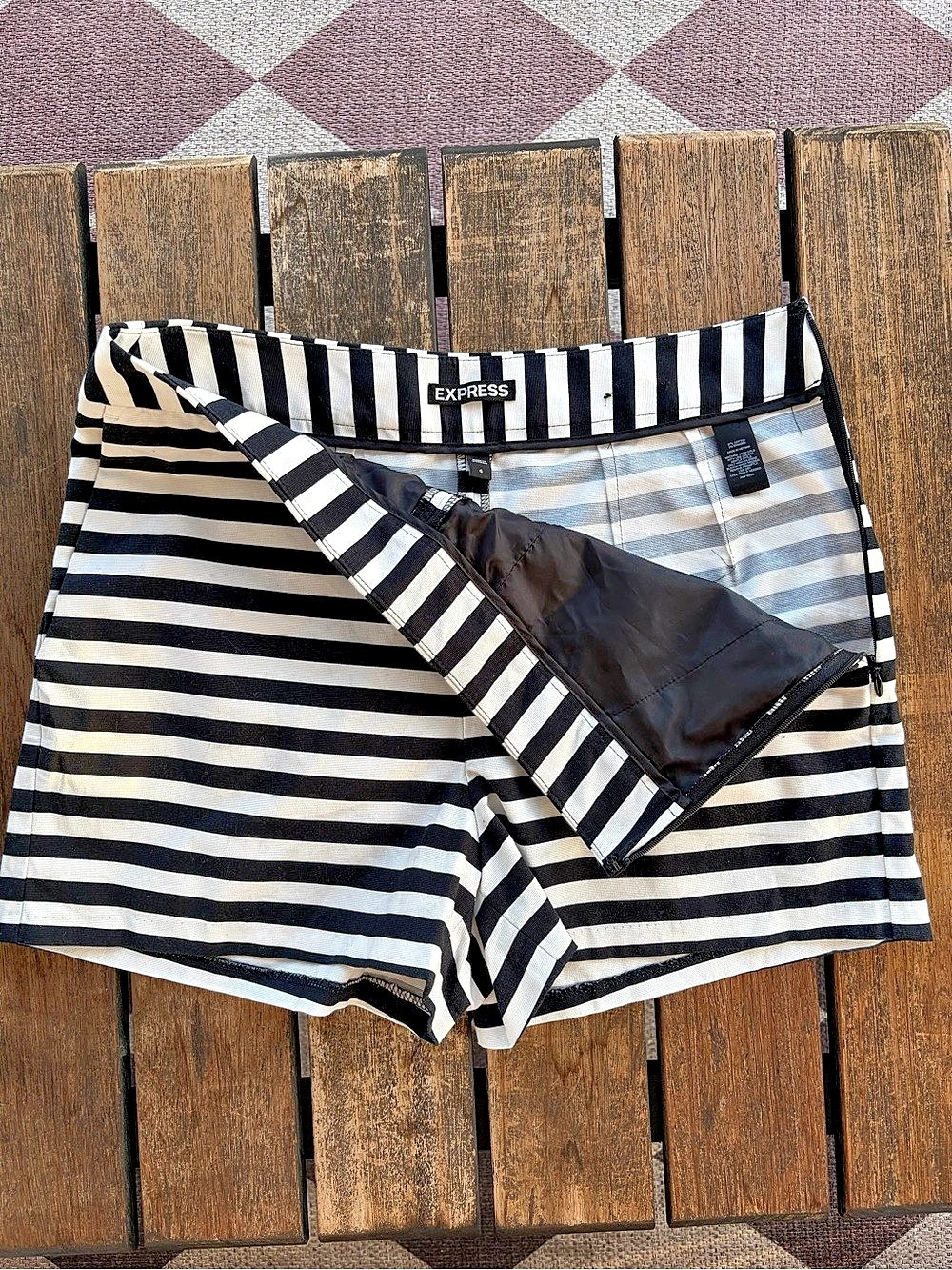 EXPRESS Editor Tailored Trouser High-Rise Shorts Black and White Stripe Size 6